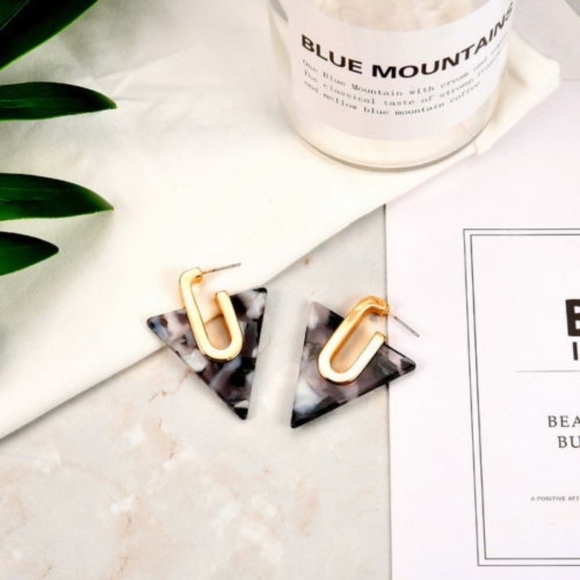 Marble Acid Tortoise Shell Triangle Gold Earrings - Picture 3 of 7